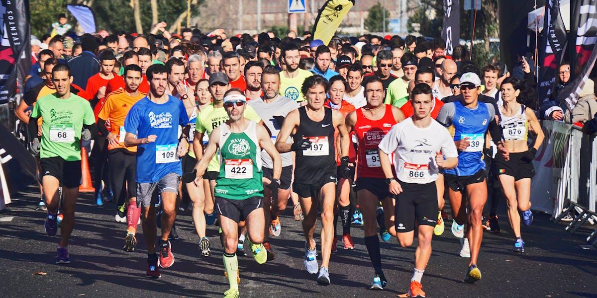Corredores durante una carrera de ruta en San Luis Potosí