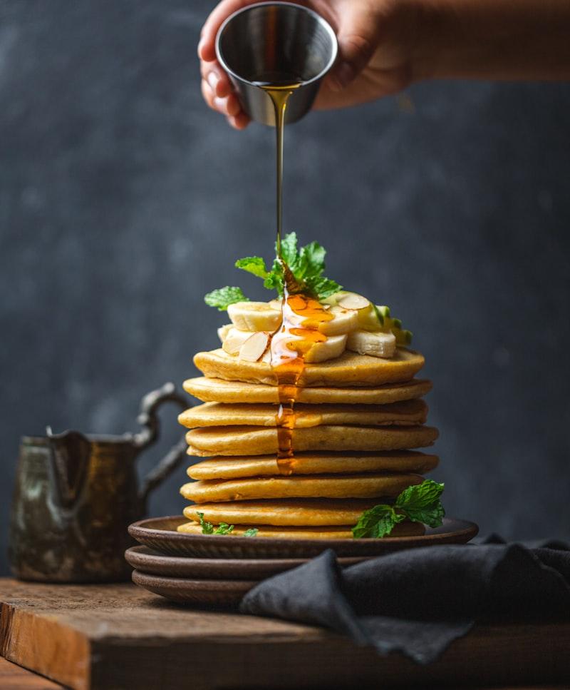Stack of pancakes drizzled with syrup at a San Luis Potosí restaurant