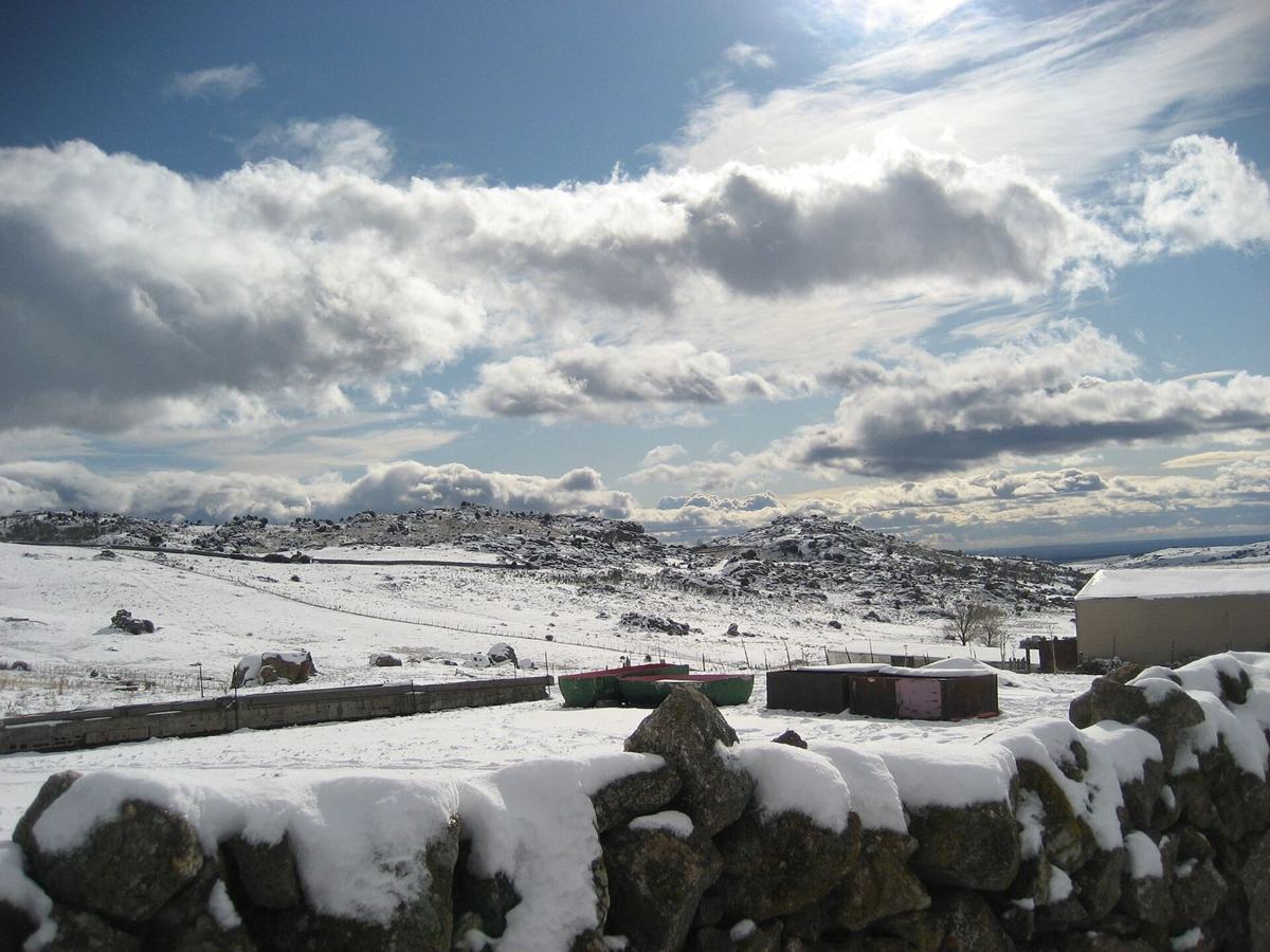 Snow on Cerro de San Pedro. Winter dawns can drop below freezing at the trailheads.