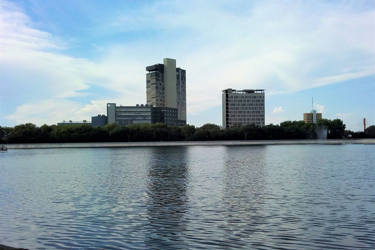 The main lake of Parque Tangamanga I, the easiest place to walk or run in the city.